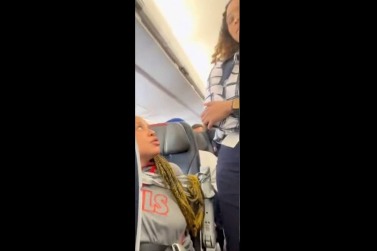 American Airlines passenger duct-taped to seat after midflight meltdown