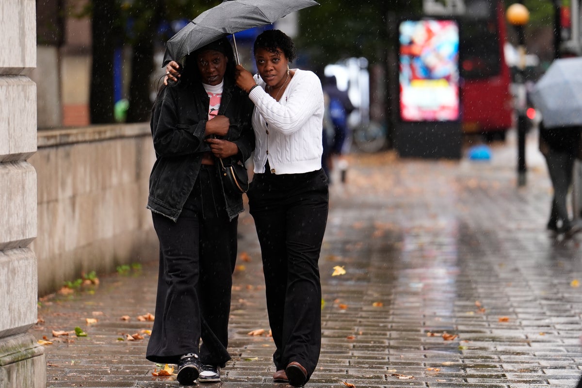 Met Office issues weather warning for heavy rain this weekend across UK