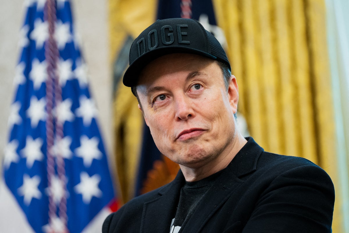 White House is begging hundreds of office managers fired by Elon Musk’s DOGE to come back to work