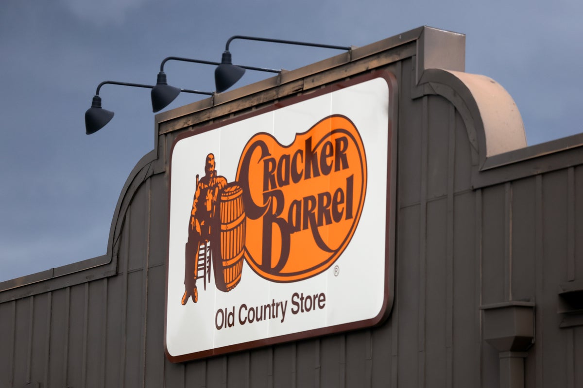Black server at Cracker Barrel was called ‘burnt biscuit’ by coworkers as bosses did nothing to stop racism: suit