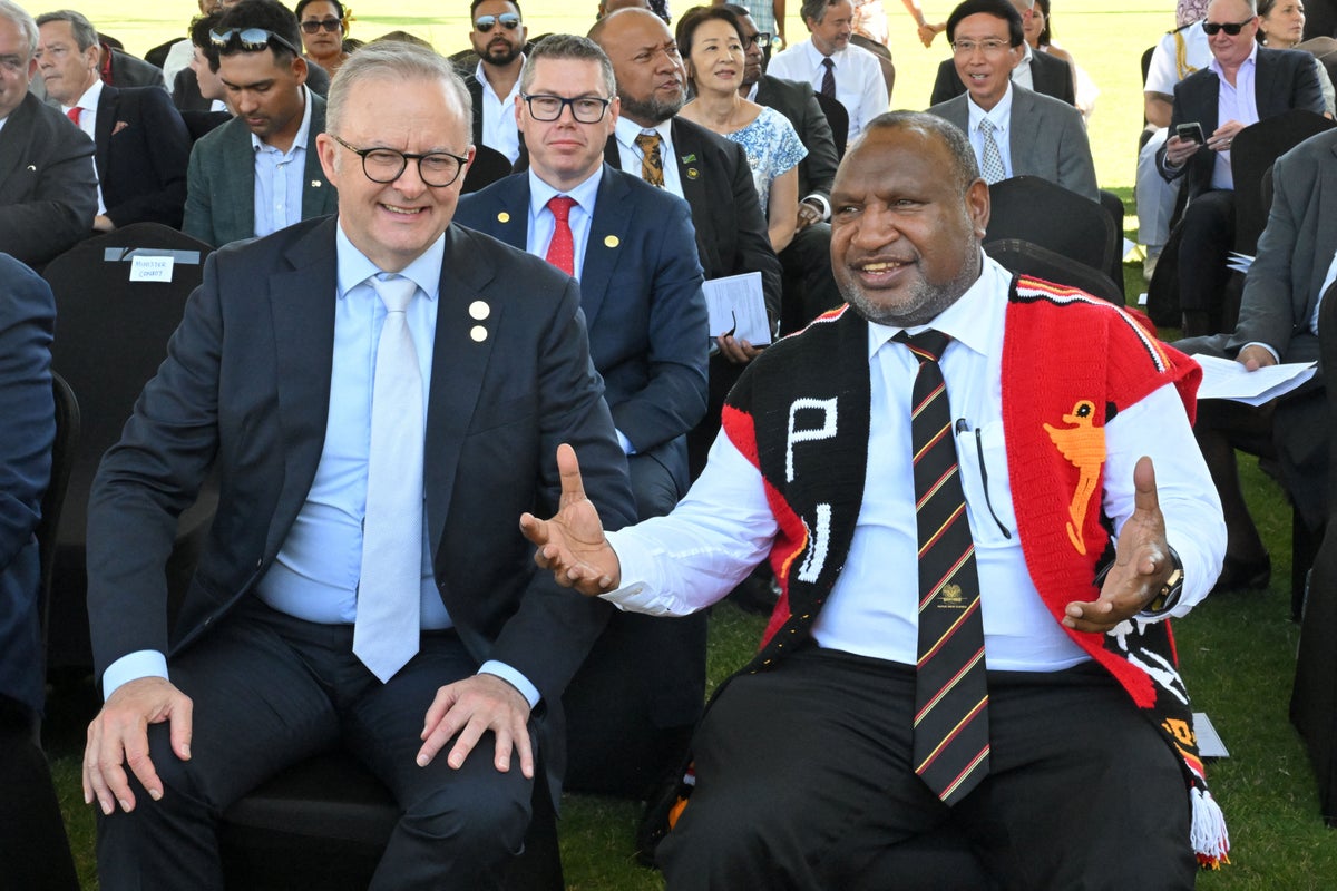 Embarrassment for Australian PM as he leaves Papua New Guinea without signing defence treaty