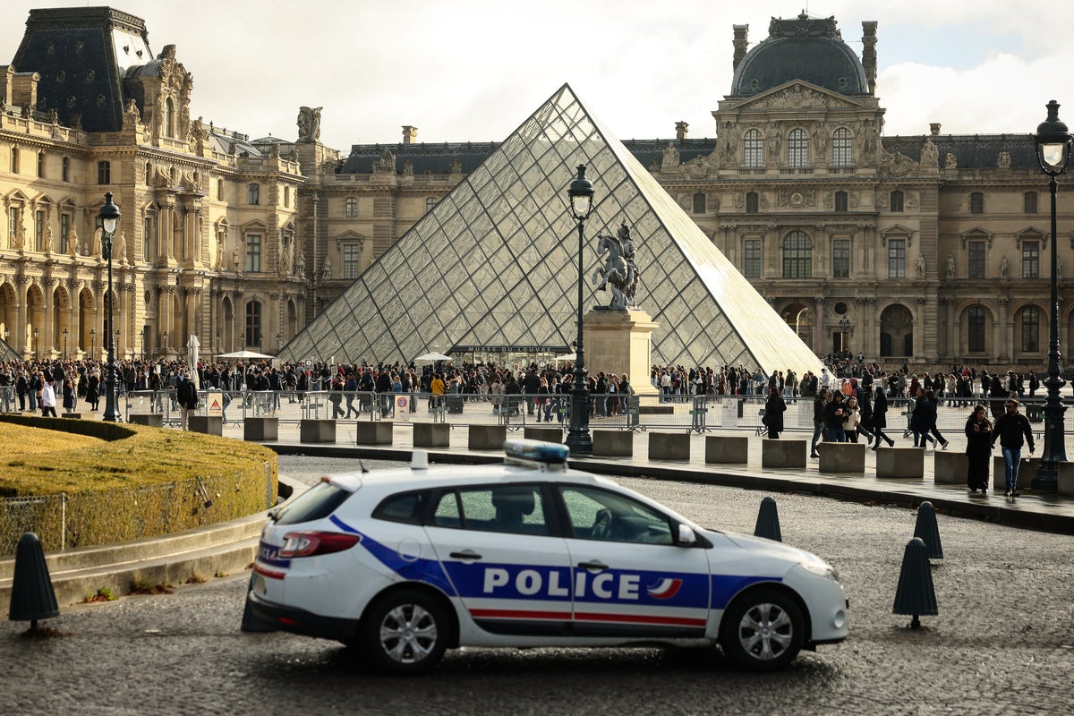 Five more suspects arrested over Louvre jewel heist