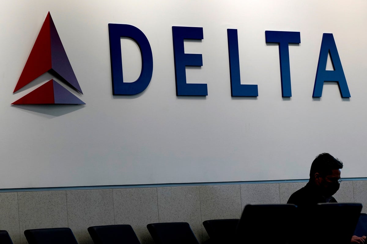 Plane damaged after Delta flights collide at New York airport
