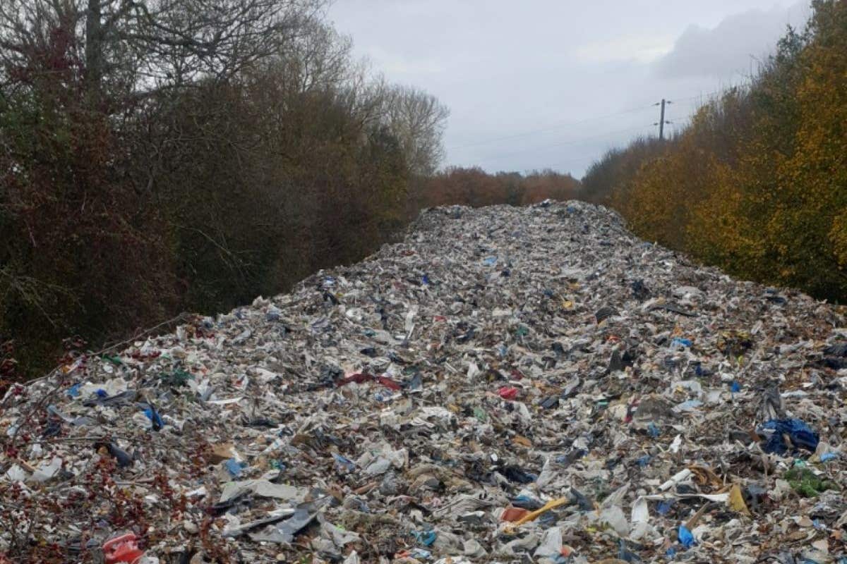 Starmer says mountain of waste dumped in Oxfordshire field is ‘utterly appalling’
