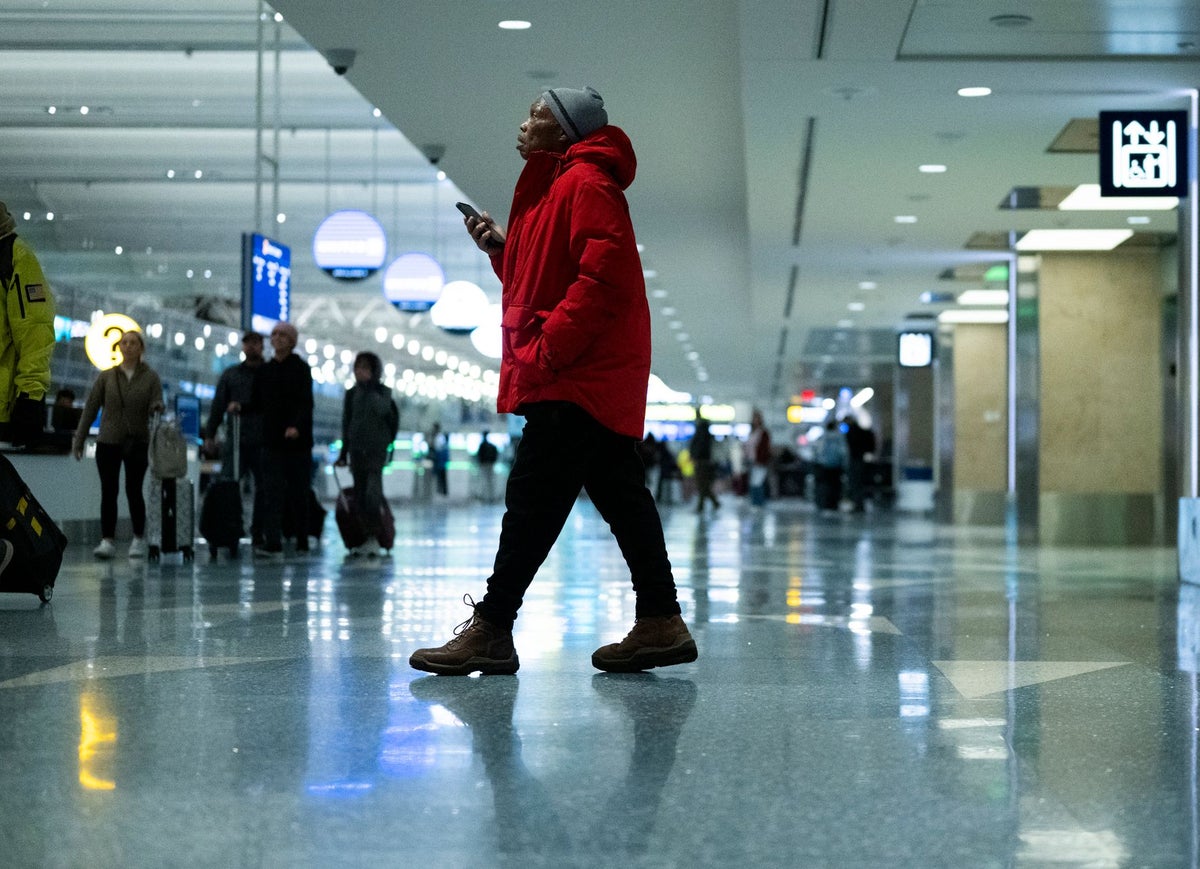 Snow, temperature drops and wind gusts greet Americans on the busiest travel day of the year