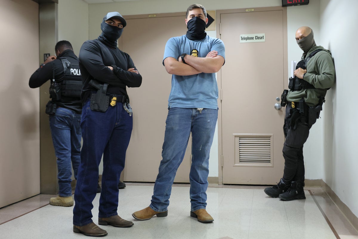 FBI encouraging ICE agents to identify themselves amid a surge of crimes by impersonators