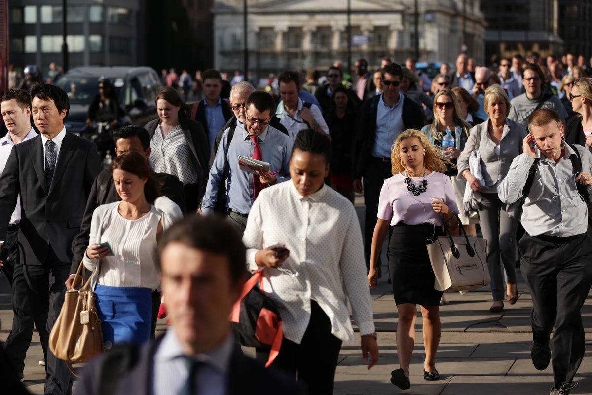 Net migration to UK drops by two-thirds, ONS figures show