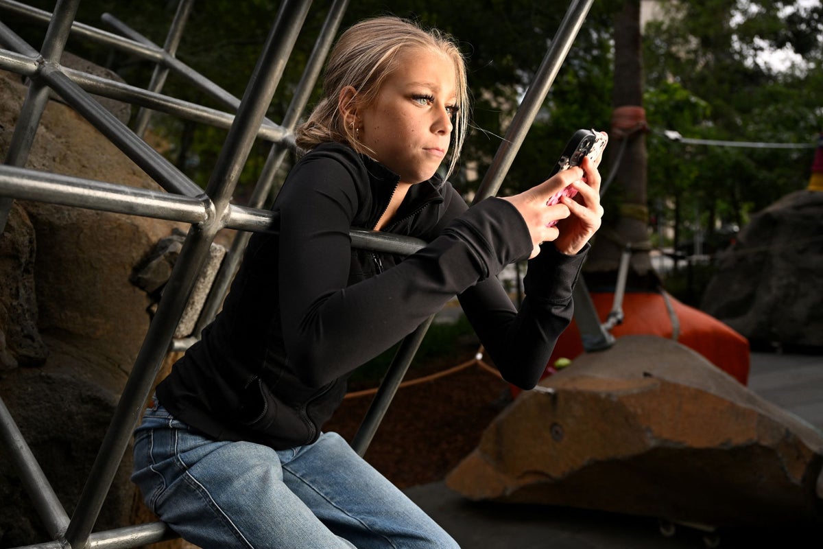 Meta begins removing Australian under-16s from Instagram and Facebook