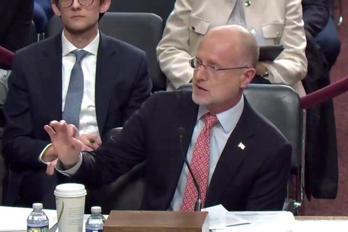 FCC immediately edits website after pro-Trump chair claims it’s not an independent agency